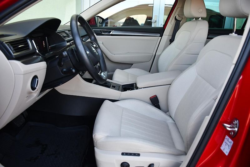 Škoda Superb 2.0TDi147kW STYL DSG 4X4 ČR 1M - fotka 13 z 42
