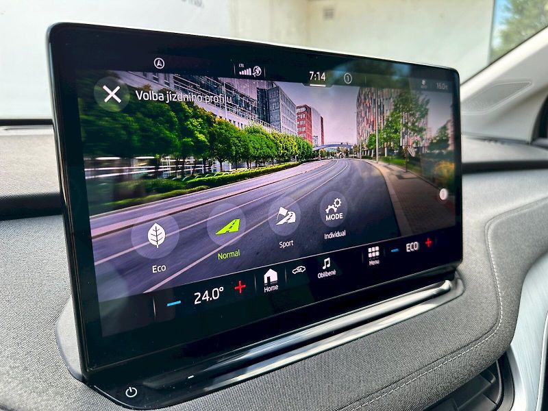 Škoda Enyaq (2022) iV 80 / 150 kW / 82 kWh Loft - fotka 17 z 24