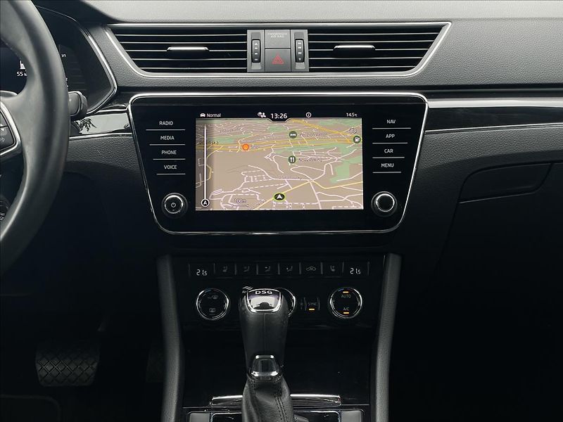 Škoda Superb 2,0 TDI DSG L&K TAŽNÉ+ACC+LED - fotka 12 z 25