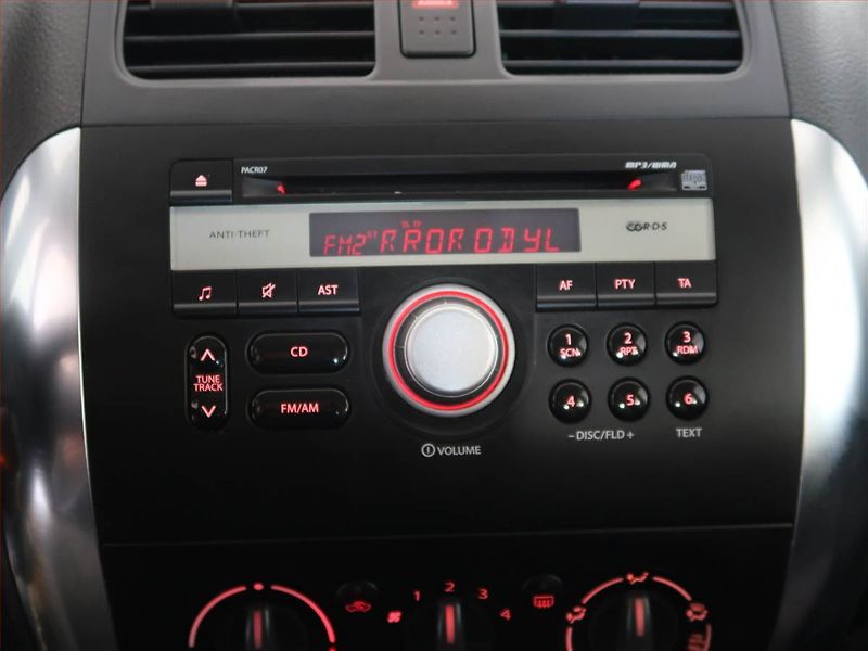 Suzuki SX4 (2007) 1.6 VVT, 4X4 - fotka 12 z 15