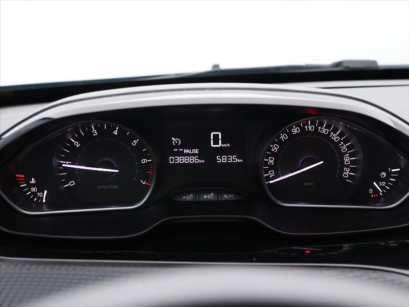 Peugeot 2008 1,2 PT 110k Active Klima CZ - fotka 18 z 28