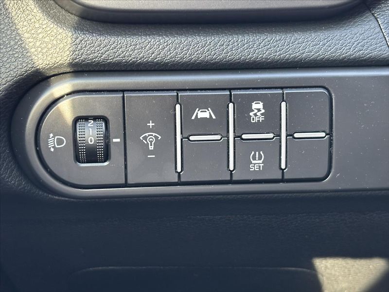 Kia Ceed 1,5 TGDi 118kW AT Spin ZÁRUKA - fotka 28 z 39
