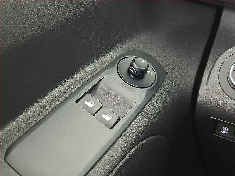Opel Combo (2023) Edition 1.5 CDTI, 5Míst, ČR - fotka 16 z 17