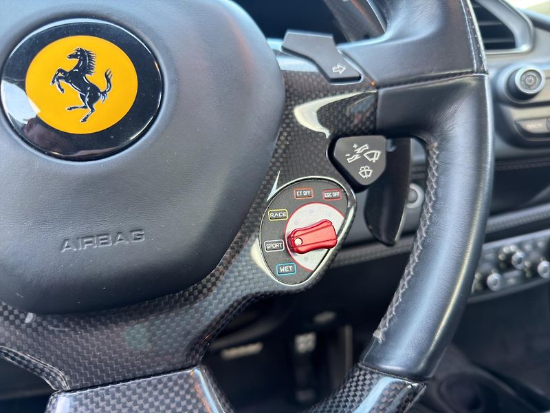 Ferrari 488 (2016) SPIDER CARBON RACING SEATS - fotka 22 z 27