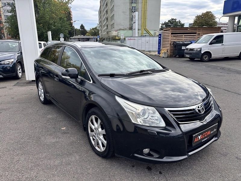 Toyota Avensis 2.2 - fotka 4 z 19