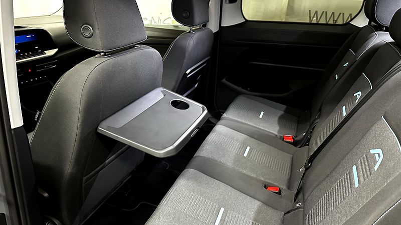 Ford Tourneo Connect ZÁRUKA / 7 MÍST / TOP STAV - fotka 22 z 40
