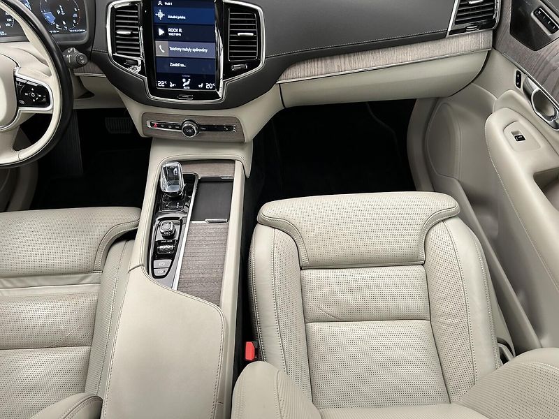 Volvo XC90 2.0 B5 4x4 Inscription - fotka 16 z 36