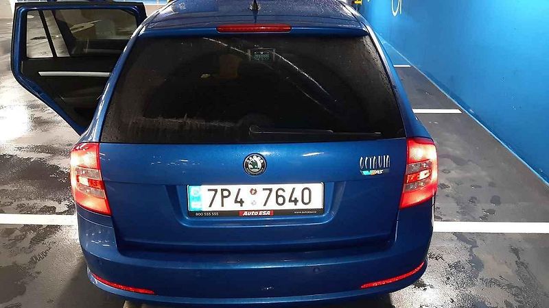 uto dodnes nepůsobí morálně zastarale, odlišnosti od běžné produkce jsou u RS patrné i z boku.