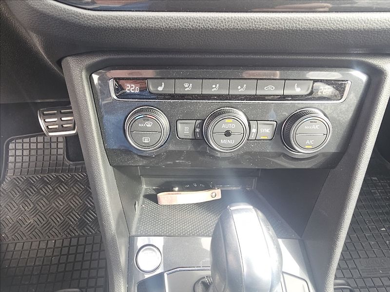 Volkswagen Tiguan Allspace 2,0TDi176KW R-Line Webasto - fotka 26 z 51