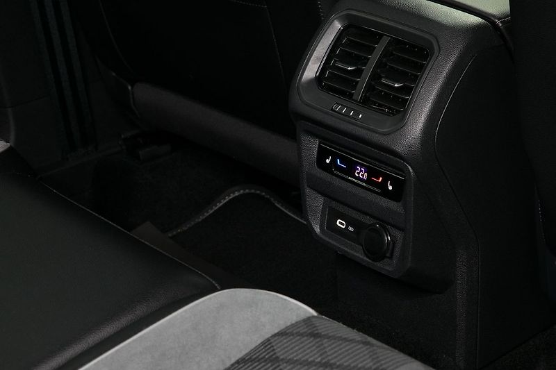 Volkswagen Tiguan Allspace 2.0TDI 147kW R-Line ZÁRUKA 7m - fotka 23 z 44