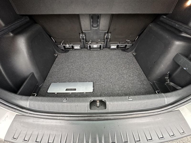Škoda Yeti (2015) EDITION*1.4TSI/110kW*4x4*1.Maj - fotka 40 z 42