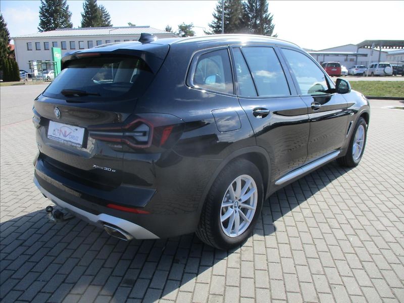 BMW X3 2,0 i xDrive 30e 215kw Hybrid - fotka 4 z 31