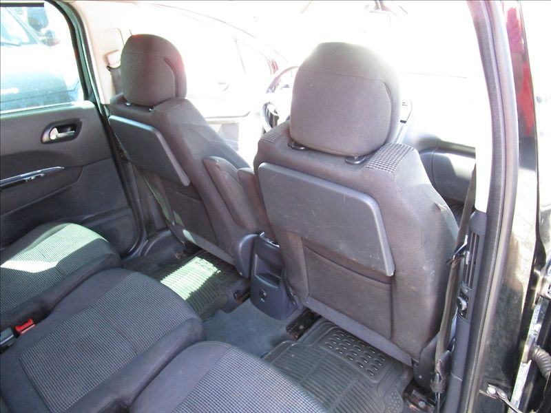 Peugeot 5008 1.6 THP aut. Klima, 7 míst - fotka 21 z 50