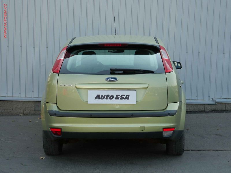 Ford Focus (2006) 1.6i, AC, park.čidla - fotka 5 z 16