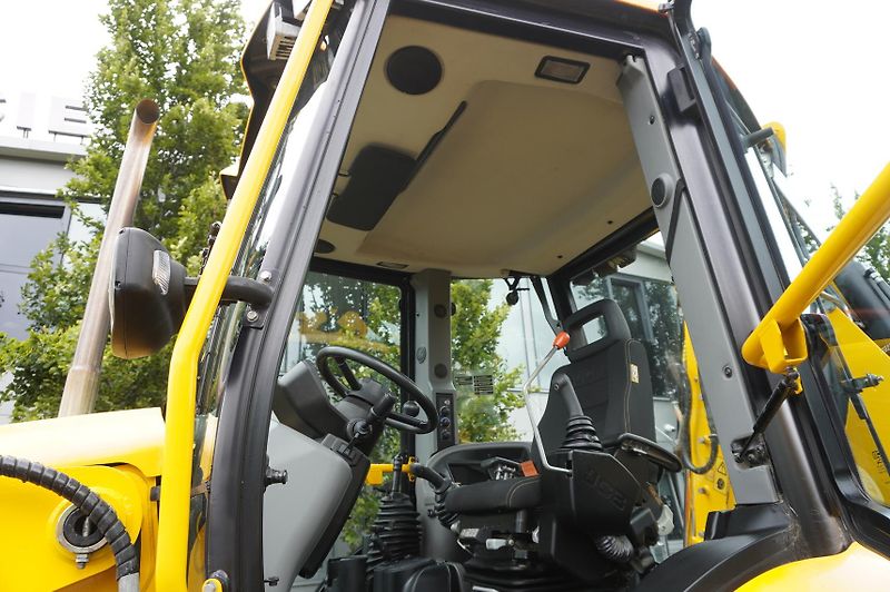 JCB (2022) 4CX PRO / 3400 MTH! / 2022 - fotka 9 z 20
