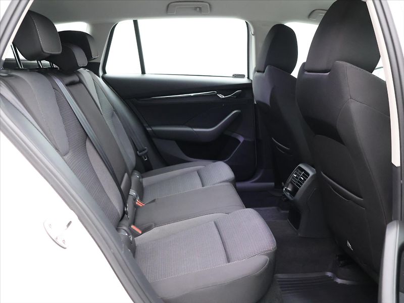 Škoda Octavia 2,0 TDI 85kW Ambition CZ DPH - fotka 13 z 35