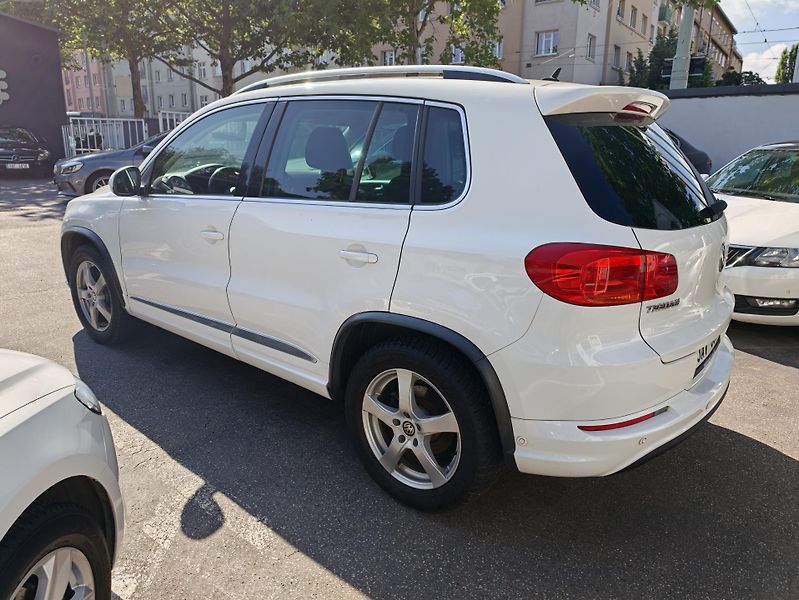 Volkswagen Tiguan 2,0 TDi R-Line  - fotka 8 z 21