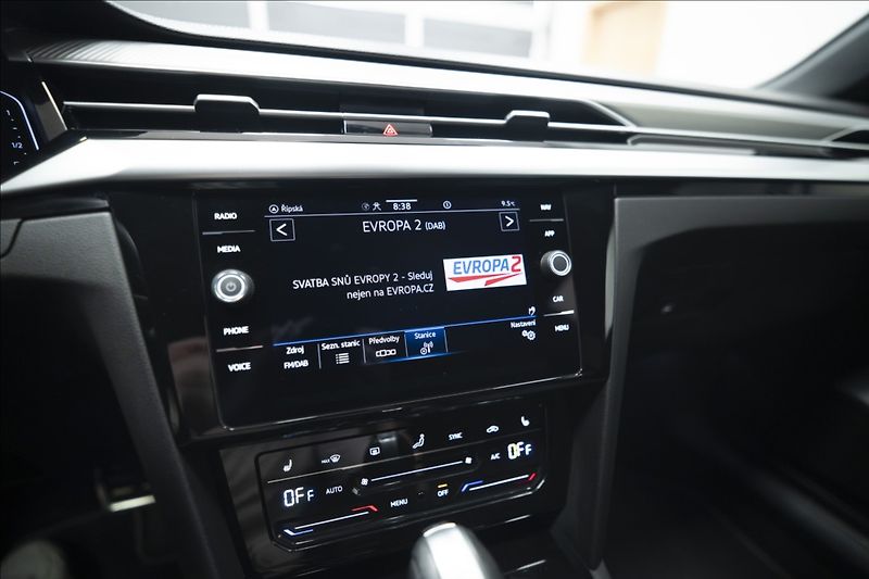 Volkswagen Arteon 2,0 TDI DSG R-LINE 1. MAJ ČR - fotka 19 z 36