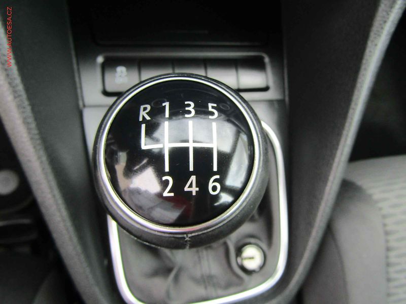 Volkswagen Golf (2010) 1.2 TSi, 2.maj,ČR, Tempo - fotka 13 z 17