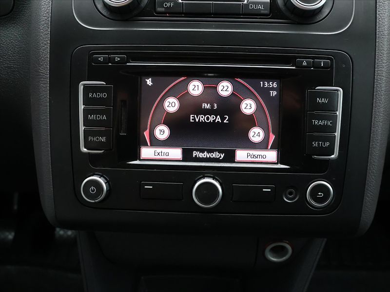 Volkswagen Touran 2,0 TDI 103kW Comfortline Klim - fotka 18 z 26