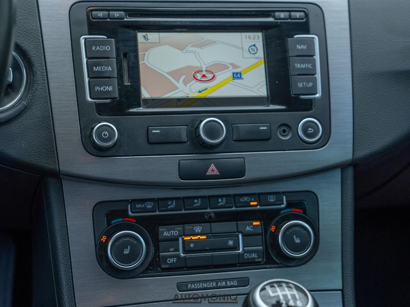 Volkswagen Passat Variant (2012) 1.6 TDI Servis, Výhrev s. - fotka 9 z 20