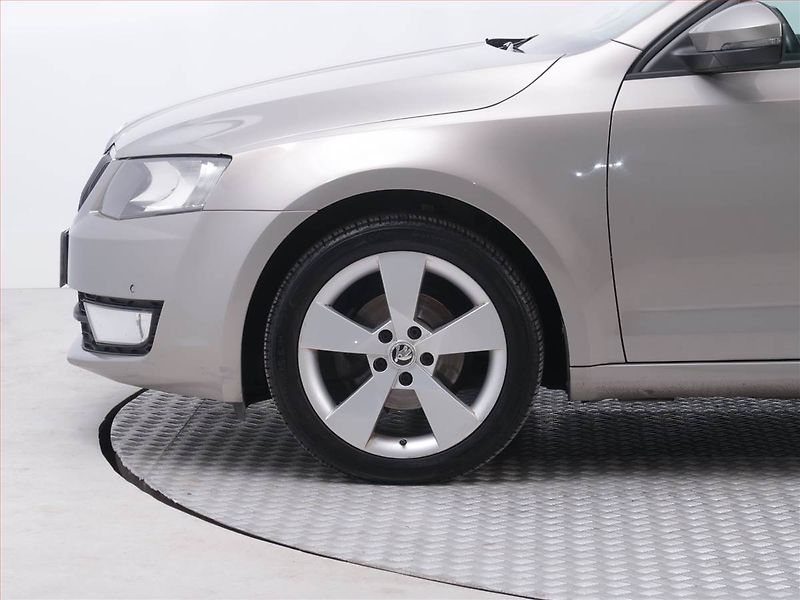 Škoda Octavia (2017) 1.6 TDI, Tempomat - fotka 14 z 19