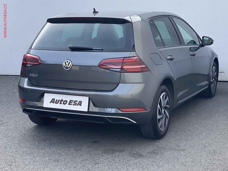 Volkswagen Golf (2018) 1.5 TSi, Join, panor - fotka 4 z 19
