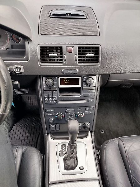 Volvo XC90 - fotka 20 z 28