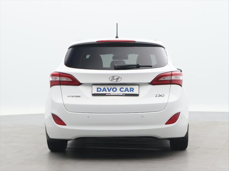 Hyundai i30 1,6 GDI 99kW Weekend Serv.kn. - fotka 6 z 30
