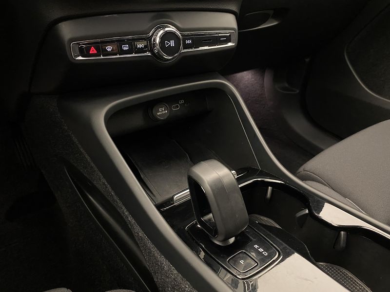 Volvo XC40 PURE ELECTRIC RECHARGE PLUS - fotka 27 z 50