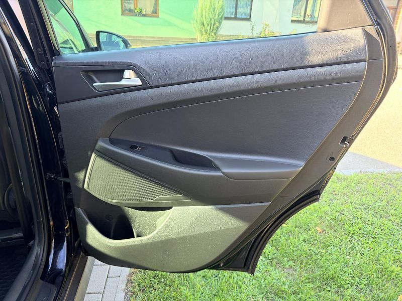 Hyundai Tucson 1.6T-GDi 130kW 4x4 IceBreaker - fotka 39 z 43