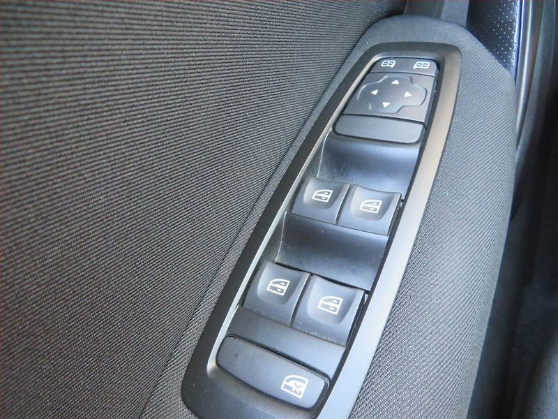 Renault Mégane (2020) Limited 1.3 TCe, Serv.kniha - fotka 16 z 16