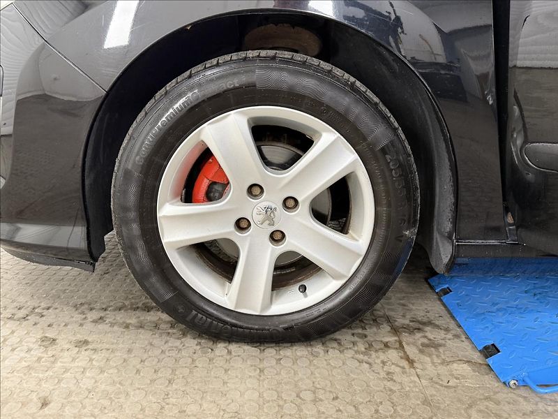 Peugeot 308 1,4 16V VTi 95 HP Comfort Pack - fotka 23 z 24