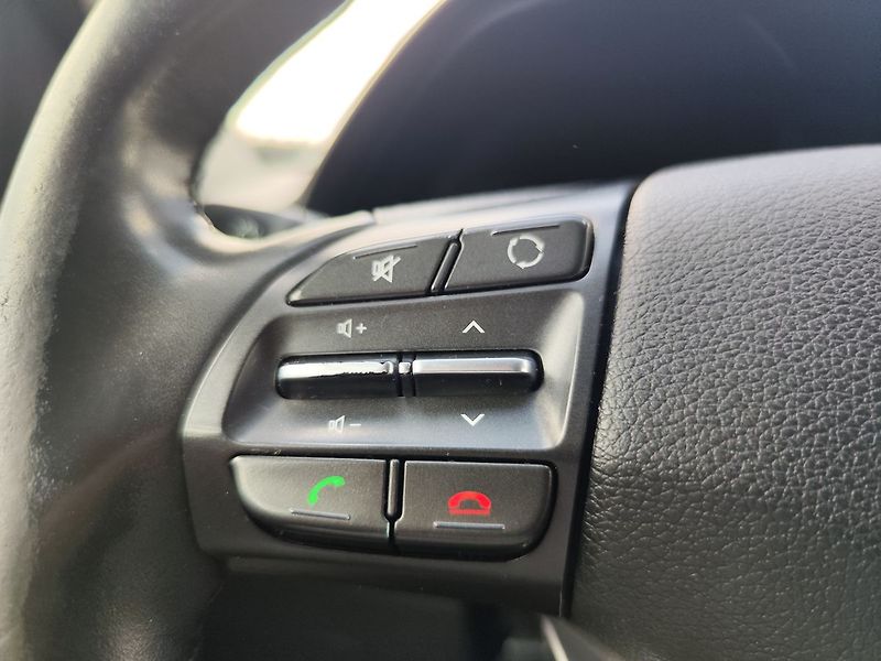 Hyundai i30 1.4i/73kW Trikolor Komfort - fotka 19 z 28