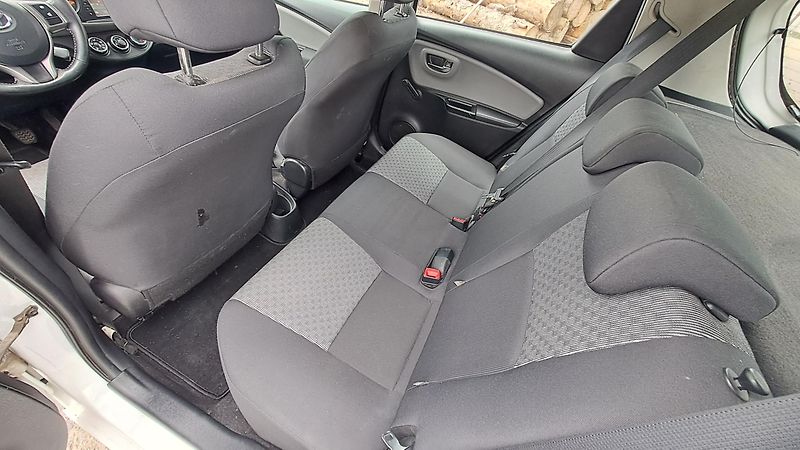 Toyota Yaris 1.0 VVTi Comfort REZERVACE - fotka 12 z 23
