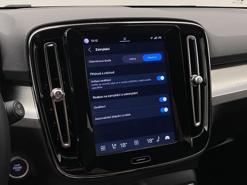 Volvo XC40 B4 BRIGHT PLUS AUT CZ - fotka 48 z 56