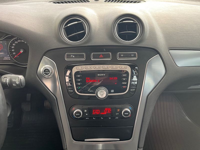 Ford Mondeo (2011) 2.0 TDCi - fotka 10 z 20