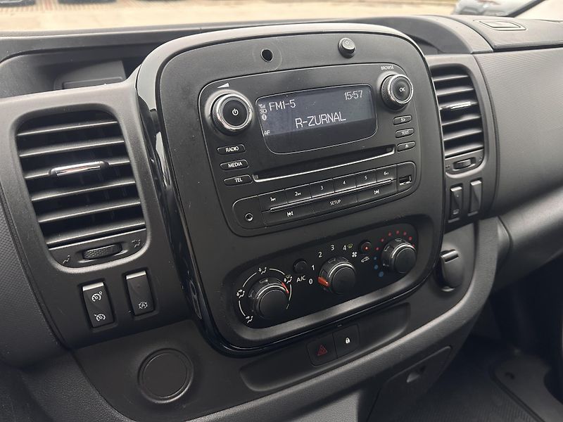 Opel Vivaro 1.6BiTurbo L1H1, 8Míst, Tažné - fotka 11 z 14