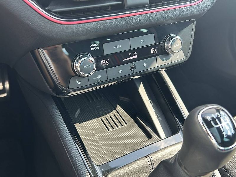 Škoda Kamiq Monte Carlo 6MP 1,0TSI - fotka 19 z 24