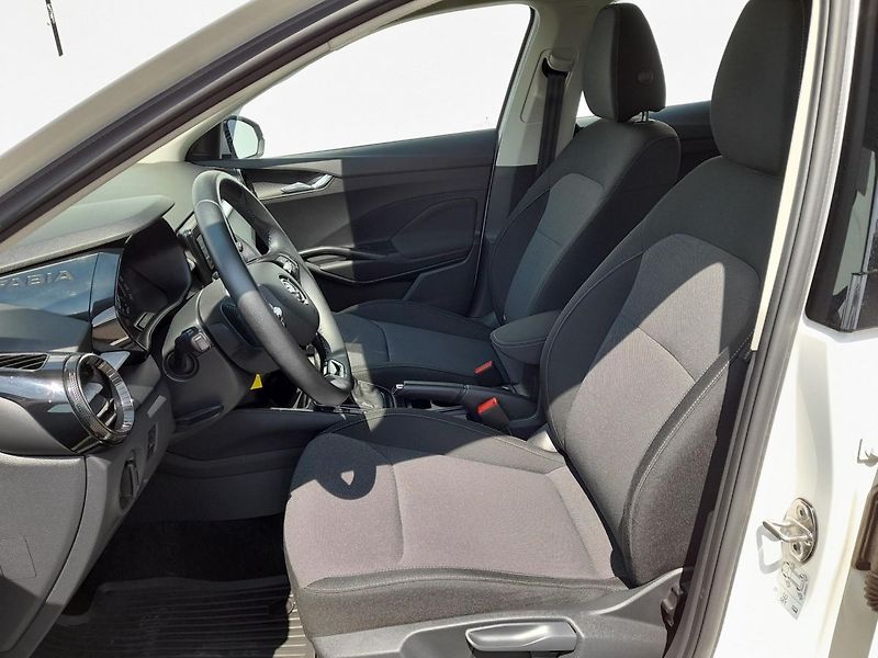 Škoda Fabia Ambition Plus1.0 MPI 59kW 5MP - fotka 12 z 20
