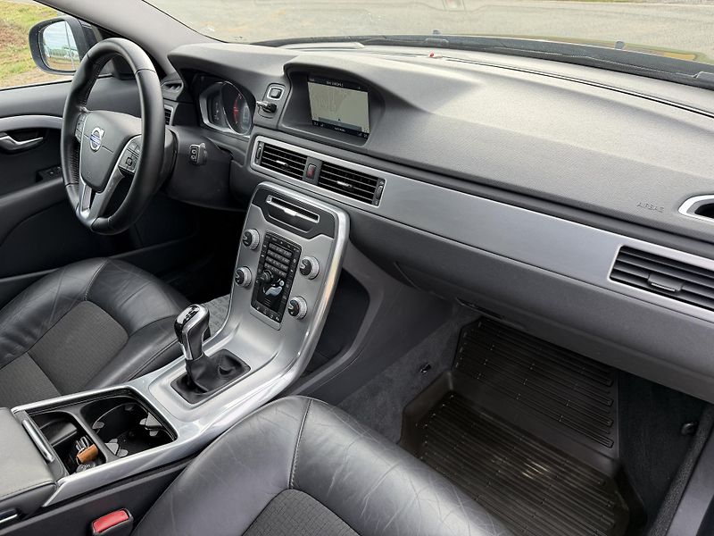 Volvo V70 2.0 D4 POLESTAR NAVI ROZVODY - fotka 39 z 46