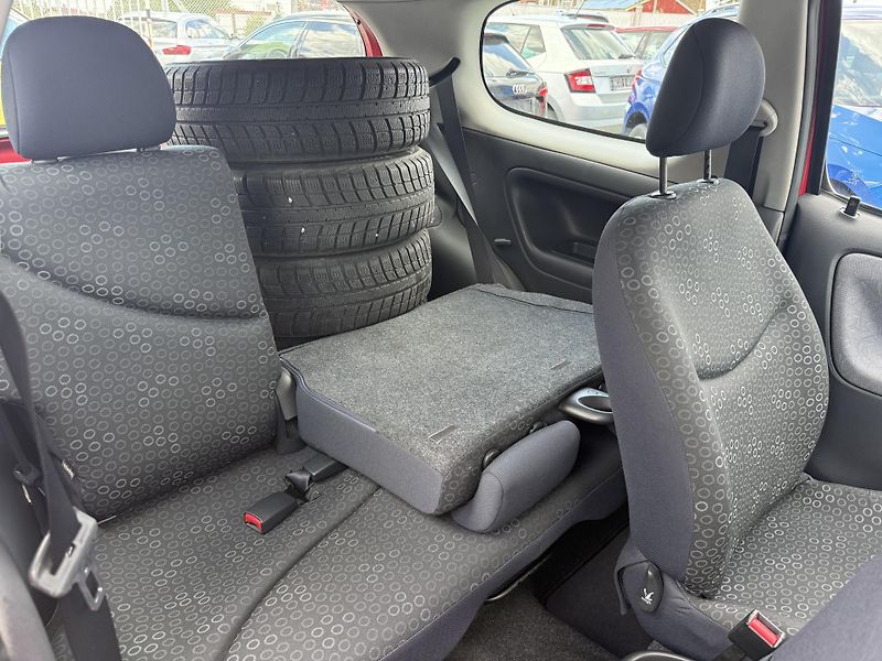 Toyota Yaris 1.0 VVT-i AUTOMAT - fotka 10 z 12