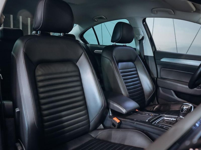 Volkswagen Passat 2.0TDI Highline 4M 176kW - fotka 23 z 29