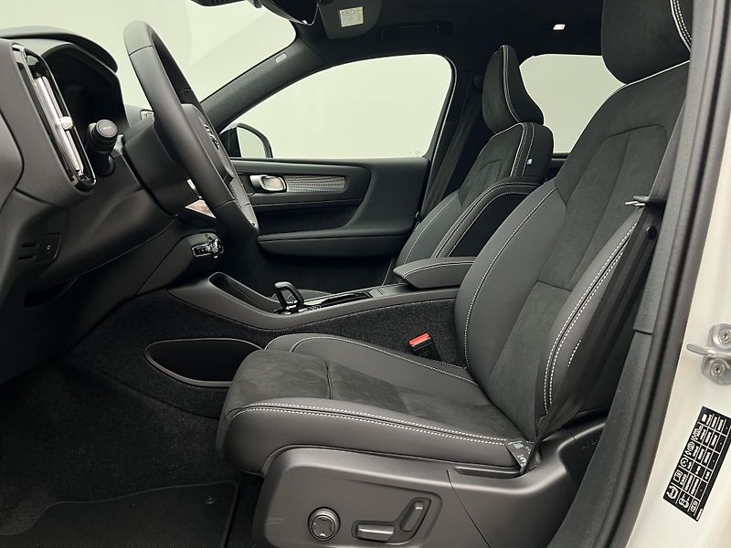 Volvo EX40 (2026) TWIN BLACK ULTRA  - fotka 3 z 45