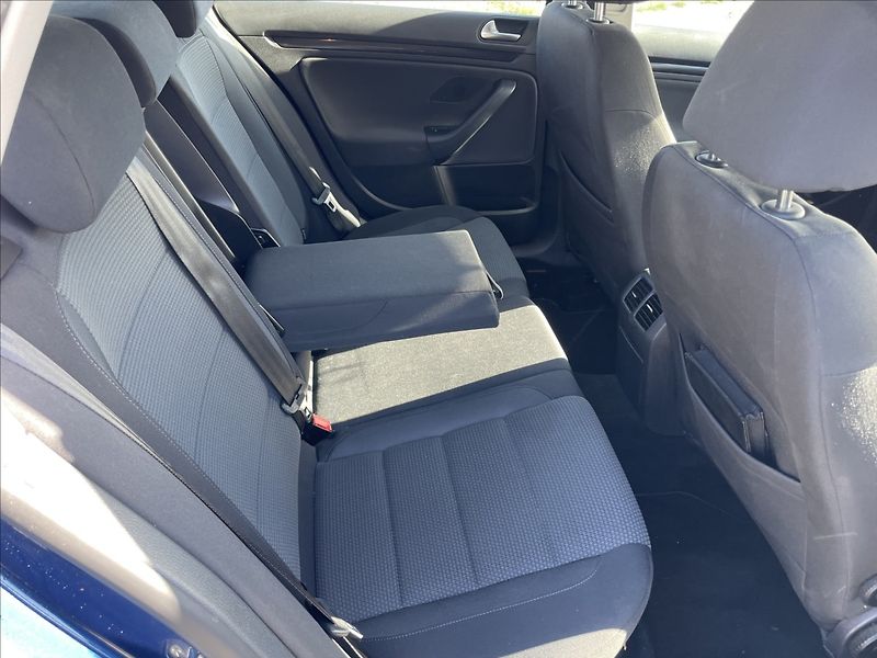 Volkswagen Golf 1,4 TSi 90kw DSG Comfortline G - fotka 12 z 44