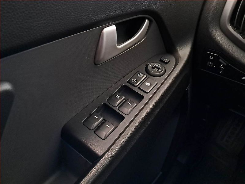 Kia Sportage (2012) 1.6 GDI, Tempomat - fotka 14 z 15