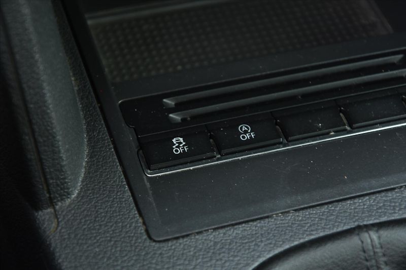 Volkswagen Touran 1.6TDI 77kW KLIMA SERVIS.KNIHA - fotka 16 z 20