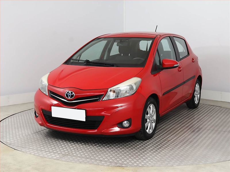 Toyota Yaris (2013) 1.33 Dual VVT-i, Park. senzory - fotka 2 z 12
