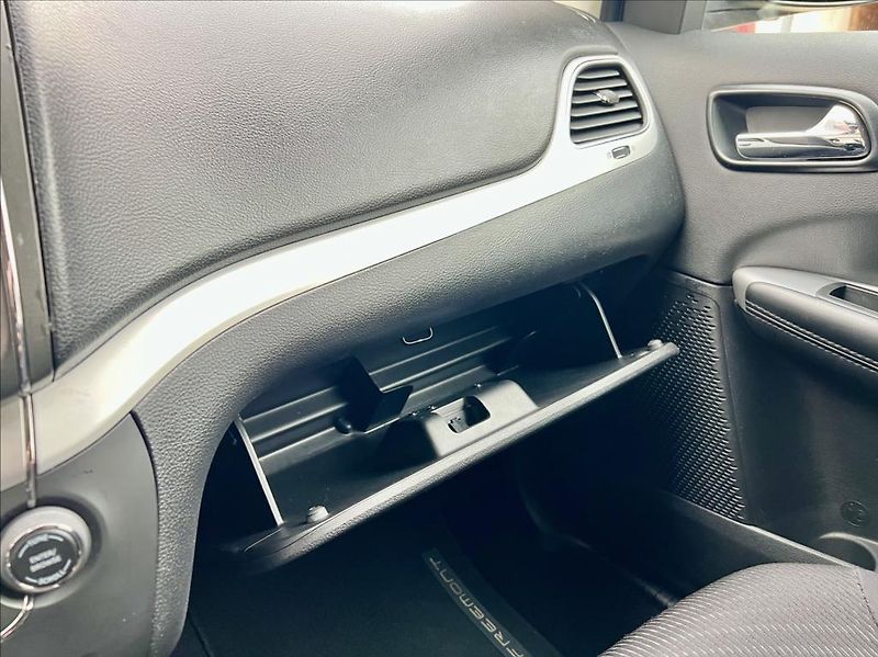 Fiat Freemont 2,0 Mjet URBAN / 7MÍST / - fotka 33 z 43