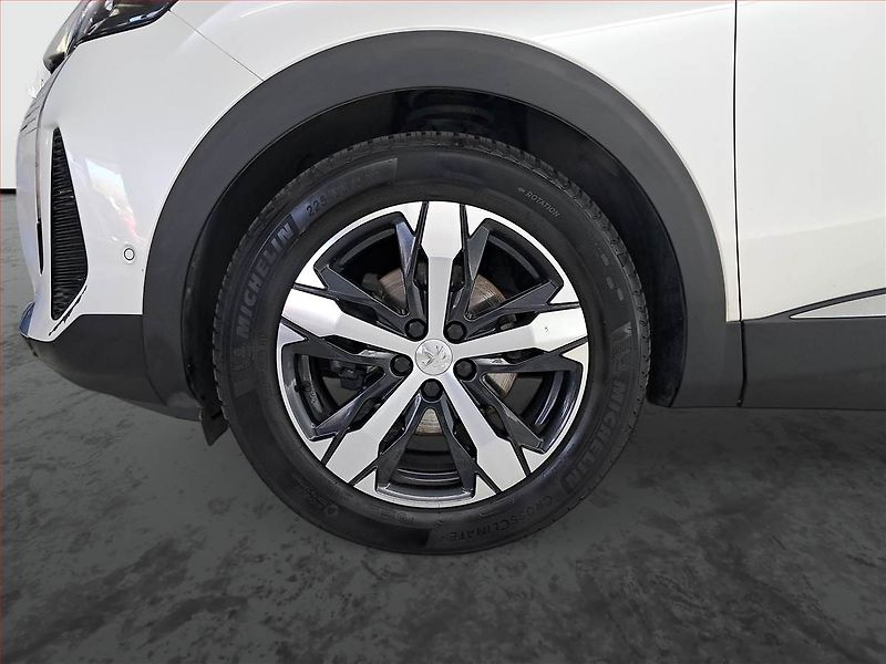Peugeot 5008 (2021) PureTech 130 - fotka 15 z 18